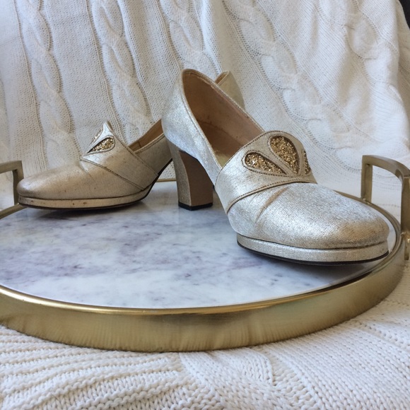 Vintage gold heels with embellishment. - Picture 8 of 8
